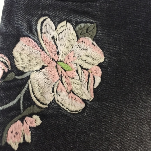 Aeropostale High Waisted Shorty Shorts Size 10 - Picture 3 of 4